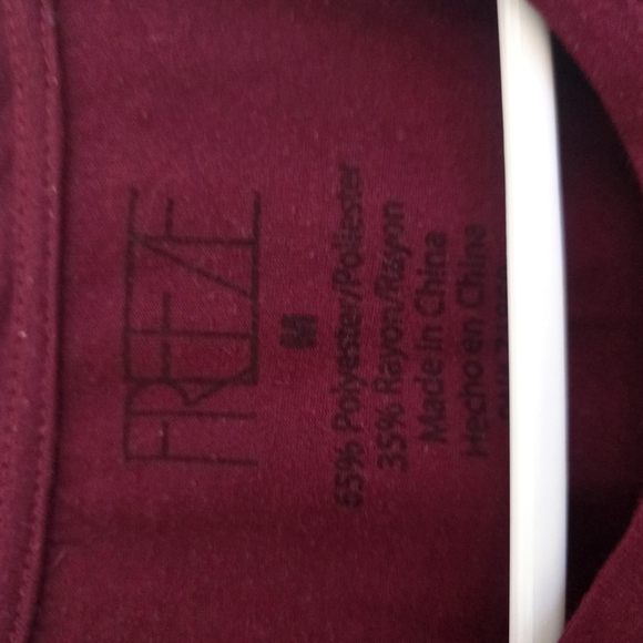 Maroon “California Love” tee, size M, soft & comfy. - Picture 2 of 4